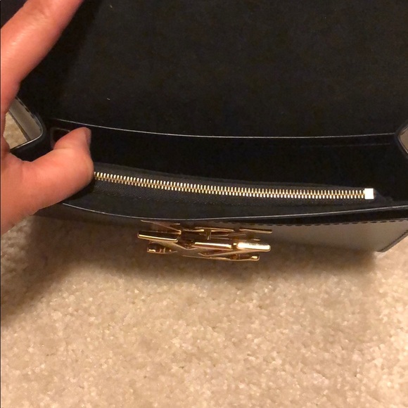 Crossbody - Picture 6 of 7